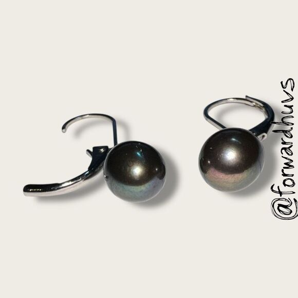 Elegant Black Pearl Drop Earrings - Picture 3 of 12